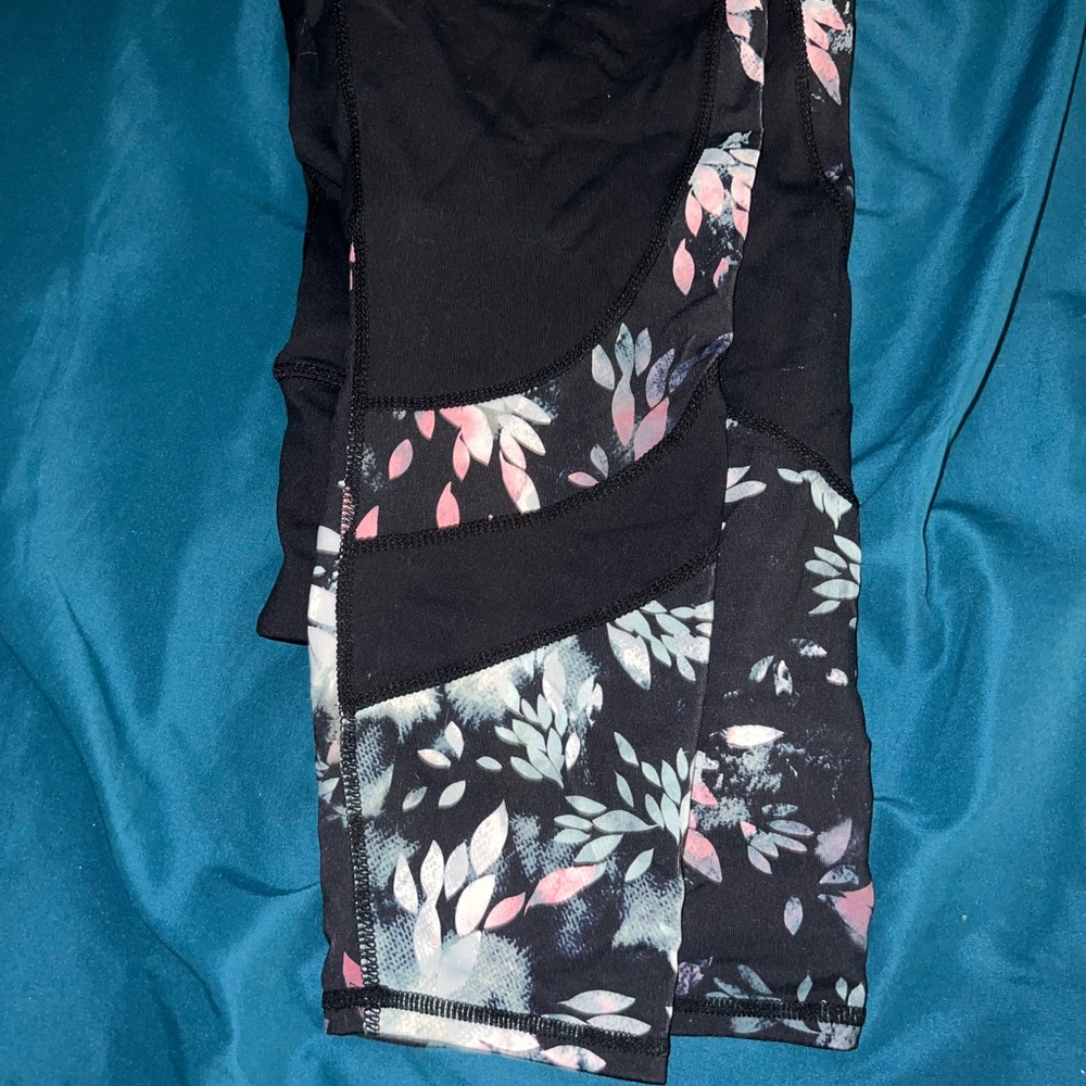 Skechers Black and Leaves leggings